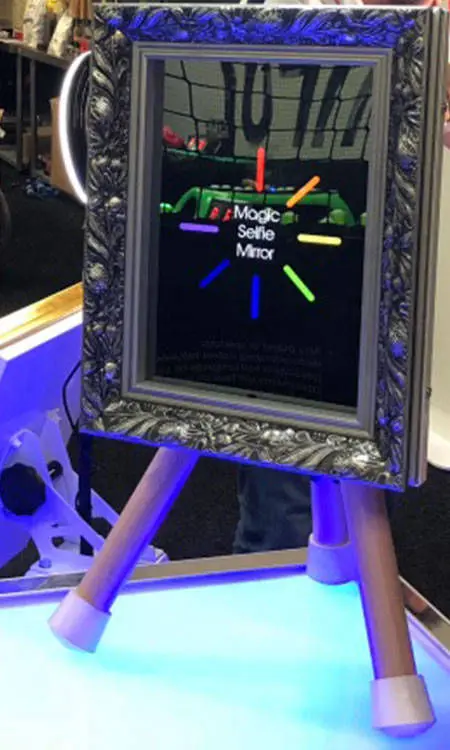 Table top magic mirror booth for iPad